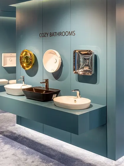 Floating shelves for washbasins at the Vitra showroom are a key feature of my minimalist display strategy. This approach removes visual clutter and focuses the customer's attention directly on the product's form and finish.