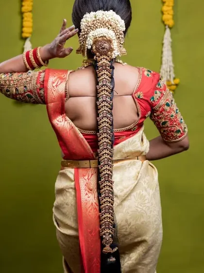 A detailed look at the traditional bridal hair accessory, or jada, which is an essential part of the South Indian bride's look. This piece is designed to match the main jewellery set.