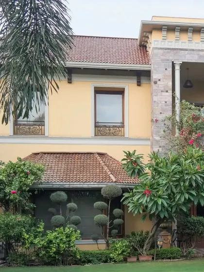This luxurious house is a testament to excellence. The fusion of modern and traditional elements, complemented by a sandy yellow exterior finish, brings a warm embrace to the project.