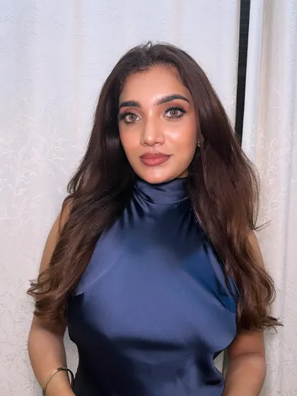 Another angle of this luminous skin look, showing how it catches the light beautifully.