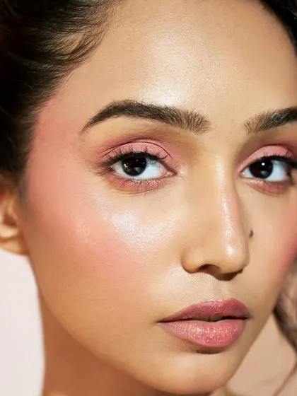 A perfect example of a fresh and modern beauty look, with skin that looks lit from within.