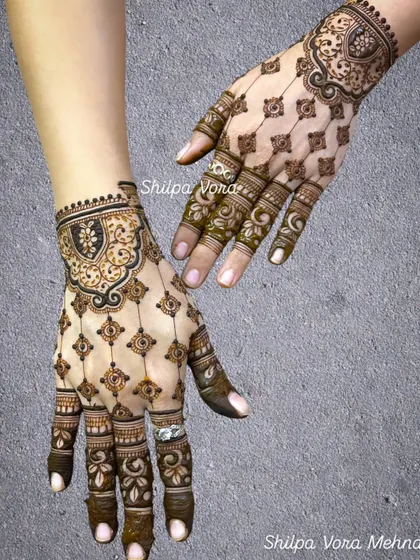 A stylish design with a checkered net pattern and a bold cuff on the back of the hand.