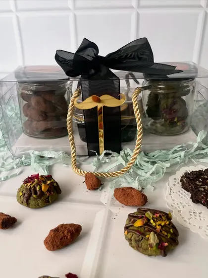 A special hamper curated for Father's Day, featuring a trio of our best-selling dessert jars. The packaging is accented with a black ribbon and a fun mustache tag, making it a stylish and delicious gift for Dad.