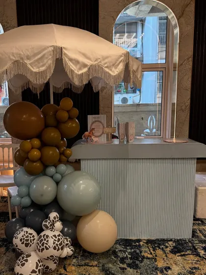The full popsicle cart setup, complete with a fringed umbrella and a custom balloon arrangement.