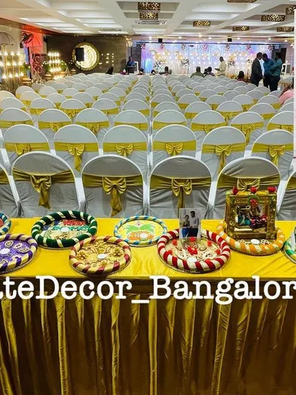 For this event, I arranged the seer varisai plates on a long table at the entrance of the hall, creating an impressive welcome for the guests.