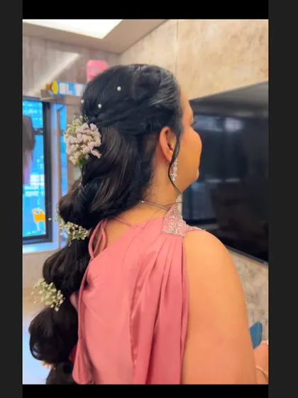 A side view of the messy bubble braid. The mix of braids and bubbles creates a really interesting and modern texture.
