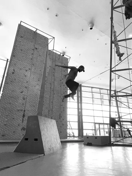 Another fantastic action shot of a parkour jump. Our facility has various obstacles and structures to help you practice and perfect different techniques, from precision jumps to powerful vaults.