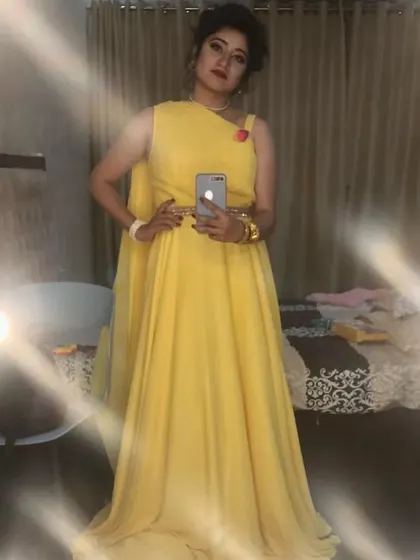 A client looking radiant in a one-shoulder yellow gown for the Anubanda Awards. My rentals are perfect for red carpet events!
