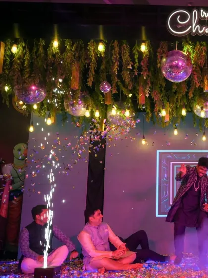 A magical performance with cold pyros, confetti, and dramatic lighting. We coordinate all the technical elements to create stunning, high-impact moments on stage.
