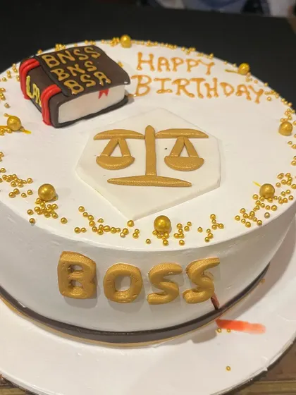 The details on this cake say it all: a tribute to our profession with the scales of justice and law books.