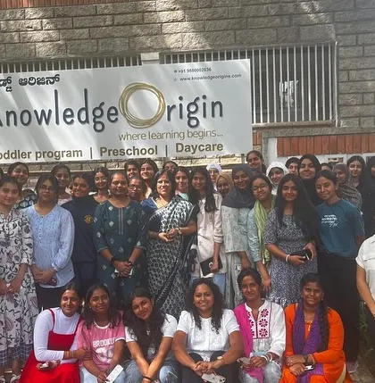 A wonderful group photo with the visiting students right outside Knowledge Origin. These collaborations are vital for creating a pipeline of passionate, well-informed educators for the future.