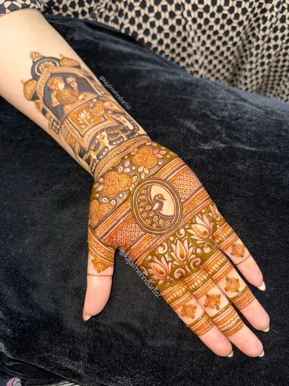 The beautiful stain of the royal groom design. My organic henna paste always leaves a rich, deep color that makes the artwork shine.