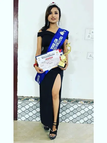 Another photo celebrating my win. This achievement represents countless hours of dedication in the gym and a commitment to my fitness journey.