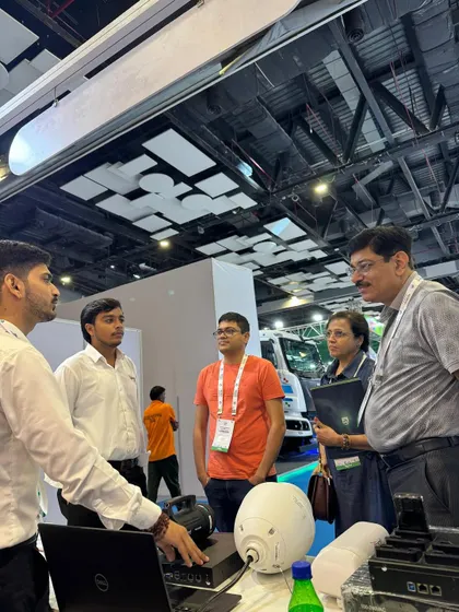 A hands-on demonstration of my camera hardware at the IEC GM Exhibition. I believe in showing, not just telling, the quality and capabilities of my products.