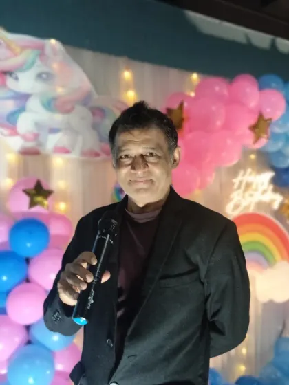 Holding the mic at a unicorn and rainbow themed birthday party. I adapt my energy and style to match the theme and the age group of the children.