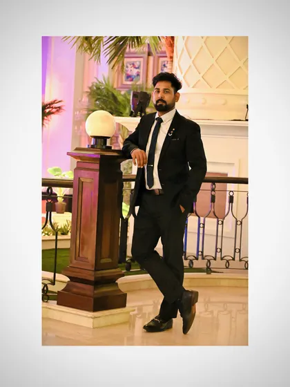 A formal look for a corporate show. I see myself not just as an artist, but as an artisan dedicated to the craft of storytelling.