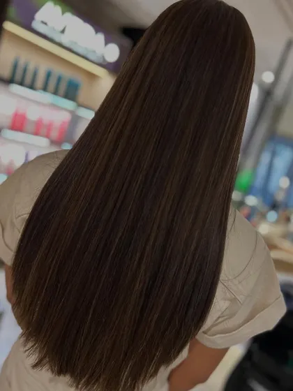 This shows how a two-tone highlight blend looks on sleek, straight hair. The goal is always healthy, glossy hair, and this style really shows off the seamless blending and incredible shine of the final color.