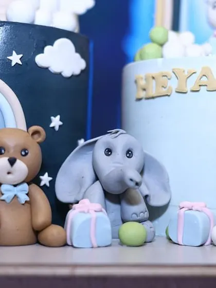 A close-up shot of the incredibly detailed and cute fondant teddy bear and elephant from the twin cakes.