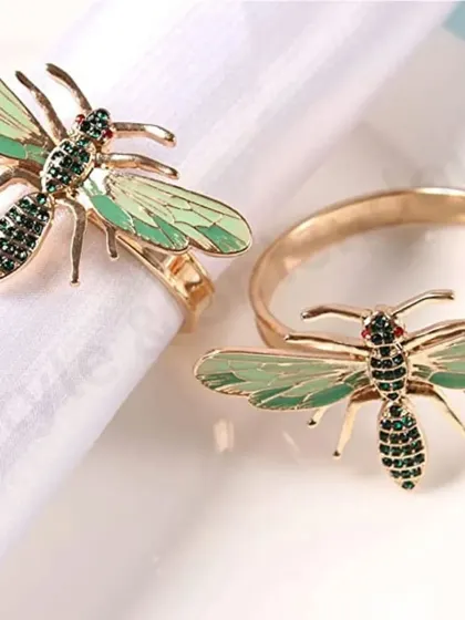 This unique dragonfly napkin ring is the perfect finishing touch for a nature-inspired tablescape. It complements both casual brunch settings and more formal parties, adding a whimsical element.