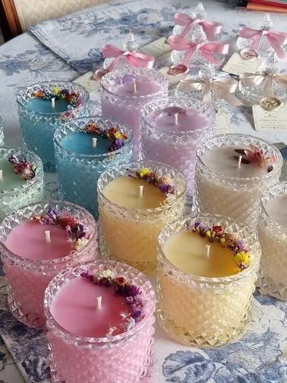 These pastel crystal jar candles, adorned with real pressed flowers, are the perfect return gift for Mehndi, Haldi, or as wedding favors. They are fragrant, luxurious, and unforgettable.