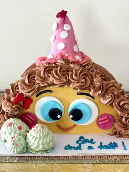 We can add custom writing to the half-cakes, just like a full-sized one.