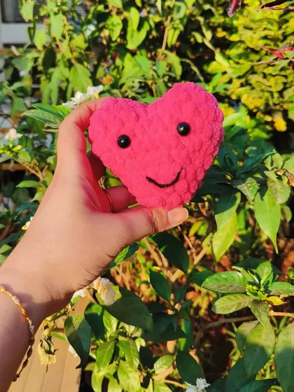 This crochet sweetheart plushie has a smiley face to make your gift even more cheerful.