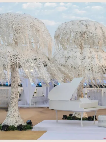 A touch of musical fantasy in this all-white setting. A grand piano sits beside magnificent trees made of white leaves, creating a surreal and magical photo opportunity.