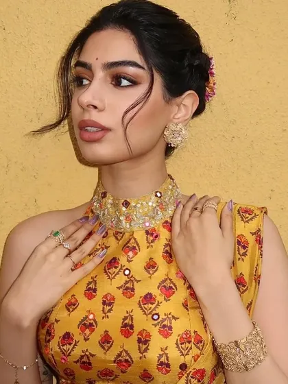 A happy Haldi morning with Khushi Kapoor, who is glowing in my gold rose tops, rings, and a delicate cuff. These pieces are perfect for festive, celebratory moments.