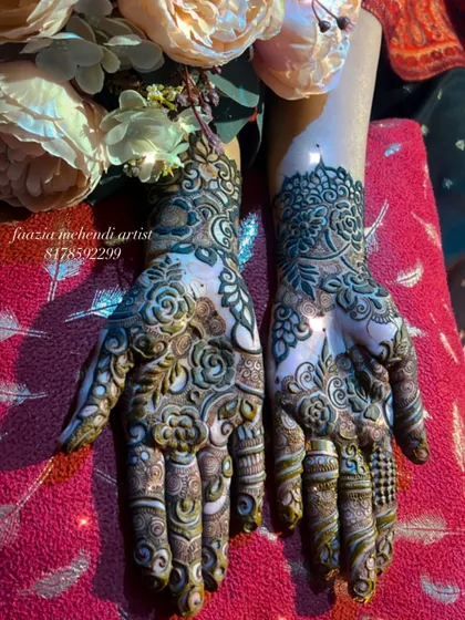 Another angle of this gorgeous floral design, showing how the pattern flows from the palm to the wrist.