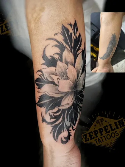 A before-and-after look at a common tattoo cover-up. I transformed a simple feather tattoo on the wrist into an elegant floral design, using dark leaves and soft shading to completely hide the old ink while creating a beautiful new piece.
