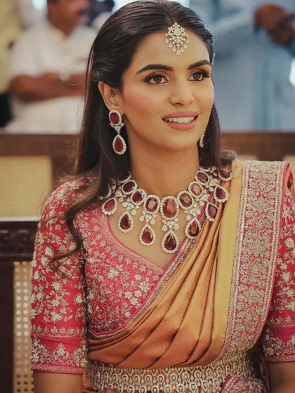 A close-up of Manisha's Pelikuthuru look. We accessorized the saree with a statement diamond and ruby necklace and a simple diamond maang tikka.