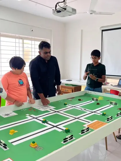 Our instructor guides a team of students through a complex part of the IRO 2024 challenge. This mentorship is key to helping them overcome obstacles and deepen their understanding.