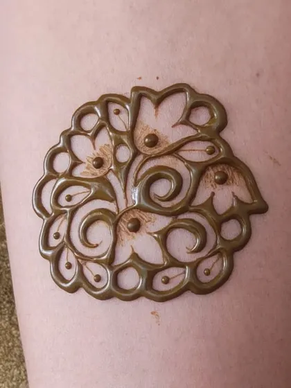 A close-up of a 3D-style floral bunch, a beautiful element for engagement or bridal mehendi.