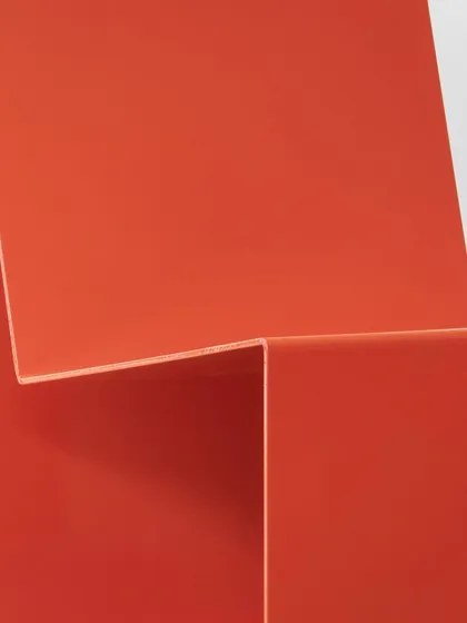 A detail shot of the chair's construction, highlighting the single, clean bend where the seat meets the back. This angled folding technique is the key to its ergonomic comfort and its visual simplicity.