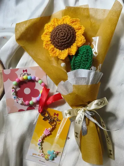 You can create a lovely gift set by pairing our crochet sunflower bouquet with a personalized name bracelet and keychain.