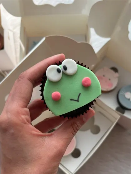 Look at this cute little frog. I make each of these fondant toppers by hand, which is why it's best to pre-book your order so I have enough time to get the details just right for you.