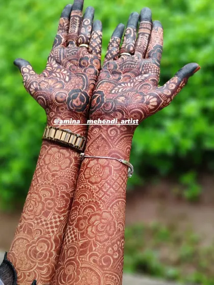 This full-arm floral design has developed into a gorgeous, even stain, showing the quality of the natural henna paste I use.