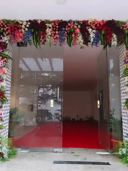 This full floral arch, created for a corporate event, demonstrates my ability to craft welcoming and impressive entrances for any occasion, using a rich palette of colorful, fresh flowers.