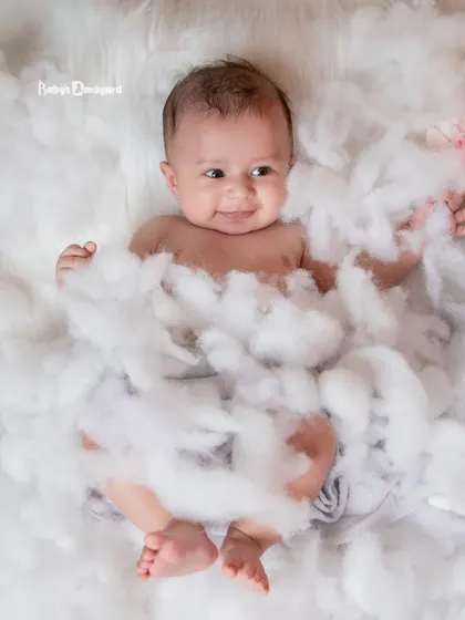 Tiny yawns and sleepy smiles. We are patient and gentle, waiting for those perfect, natural expressions.