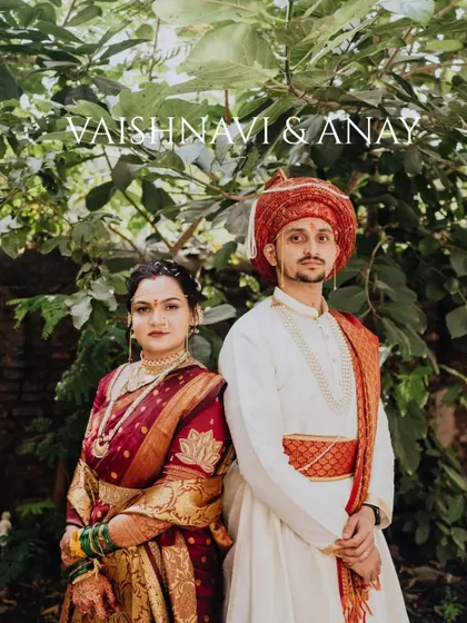 A classic portrait of the couple in their stunning Maharashtrian wedding attire.