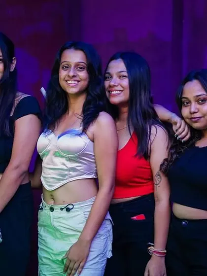 The ladies were out in full force, enjoying the music and the great atmosphere.