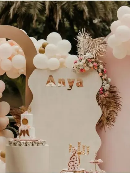 A beautiful boho-chic setup for a sweet first birthday. This design uses a soft, neutral color palette, organic balloon arches, and delicate dried florals to create a warm, stylish, and modern celebration for a special milestone.