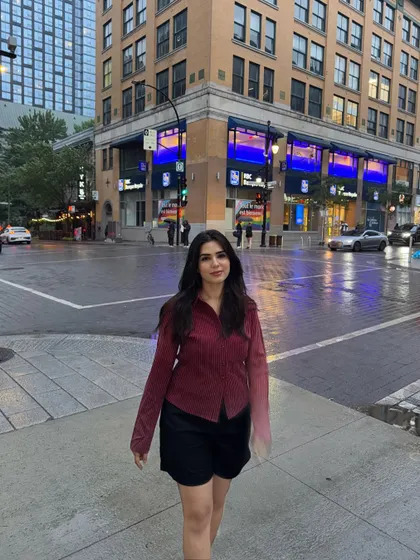 An unplanned but perfectly captured moment on a rainy evening in downtown Montréal.
