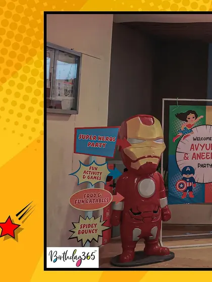 Even the entrance details matter. We placed an Iron Man statue and a fun signpost directing guests to the "Super Heros Party" with activities and games.