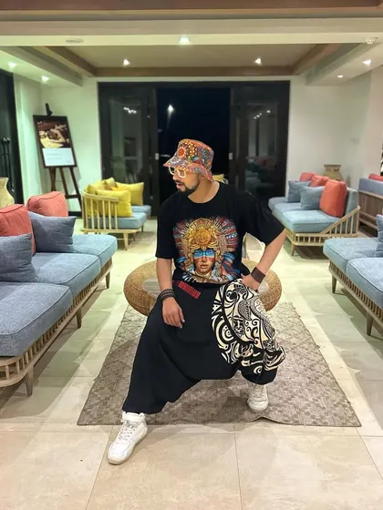 Wear what you wanna wear, do what you wanna do. Chilling in Sri Lanka before a gig, embracing the artist life.