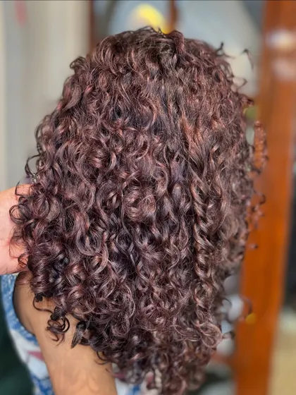 Healthy, hydrated, and beautifully colored curls. This is the result of a service focused on hair integrity first.