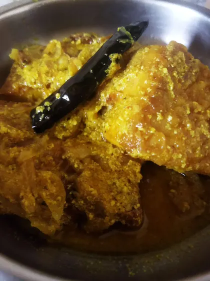 Here is my Doi Katla, a delicacy featuring river carp in a fragrant and aromatic yogurt gravy. The subtle spices and tangy yogurt create a beautiful balance of flavors, perfect for a weekend lunch.
