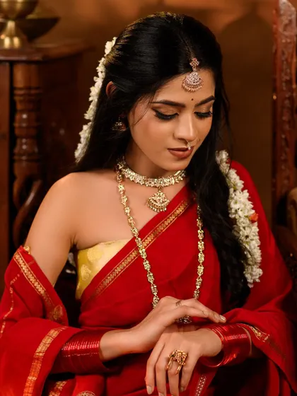 A vintage-inspired photoshoot look. I focused on creating a soft, matte base with classic winged eyeliner and traditional jewellery for a timeless appeal.
