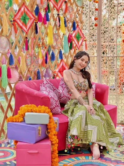 The complete mehendi look, full of colour, fun, and beautiful jewellery.