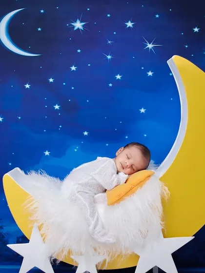 Another take on our popular moon theme, this time with the baby smiling in their sleep. We capture these fleeting moments to add magic to your gallery.